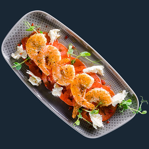 Tomaten-Carpaccio mit gebratenen Garnelen